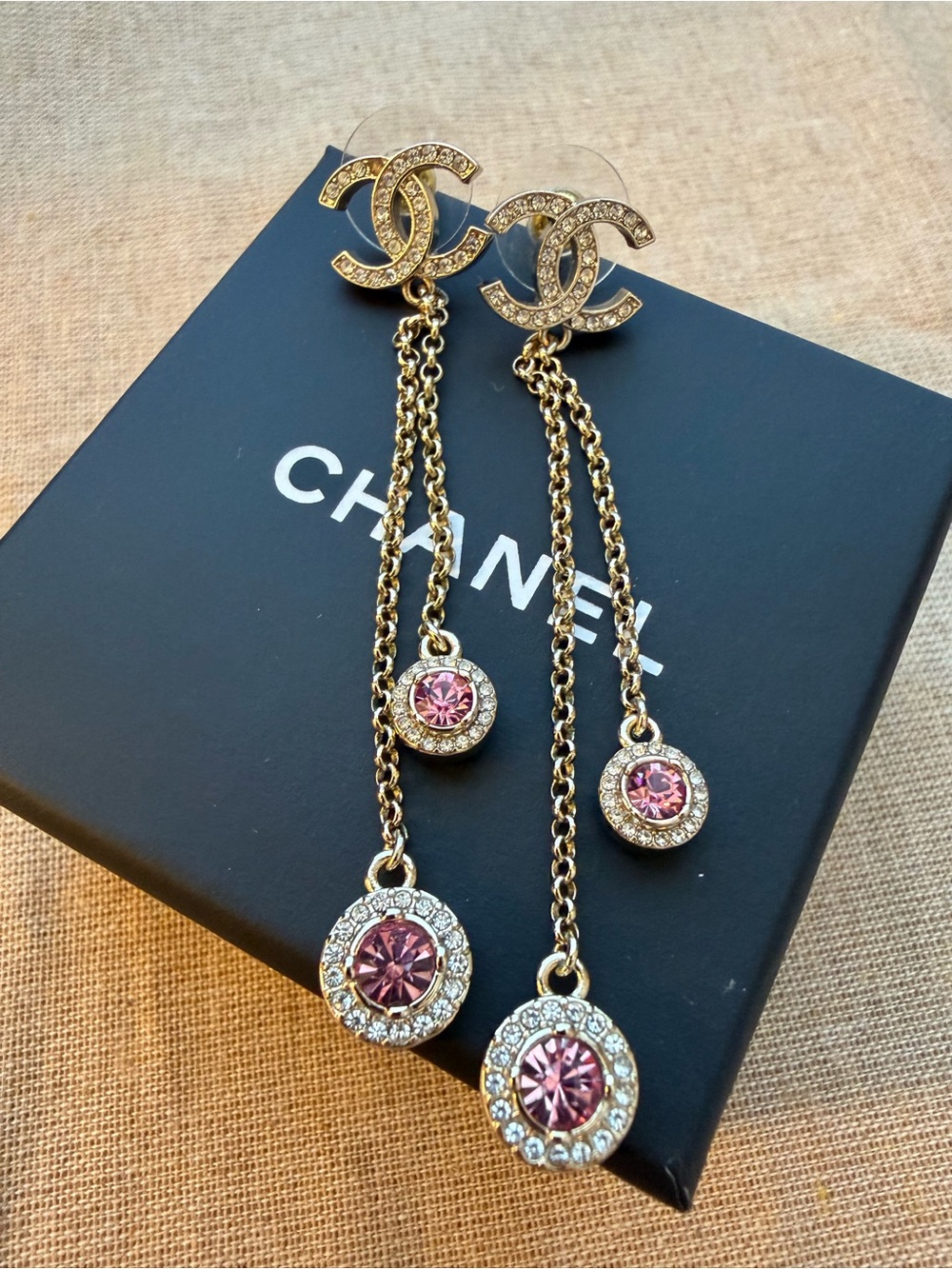 Authentic with box

CHANEL Gold-Tone Pink Crystal Double-Drop CC Dangle Earrings
